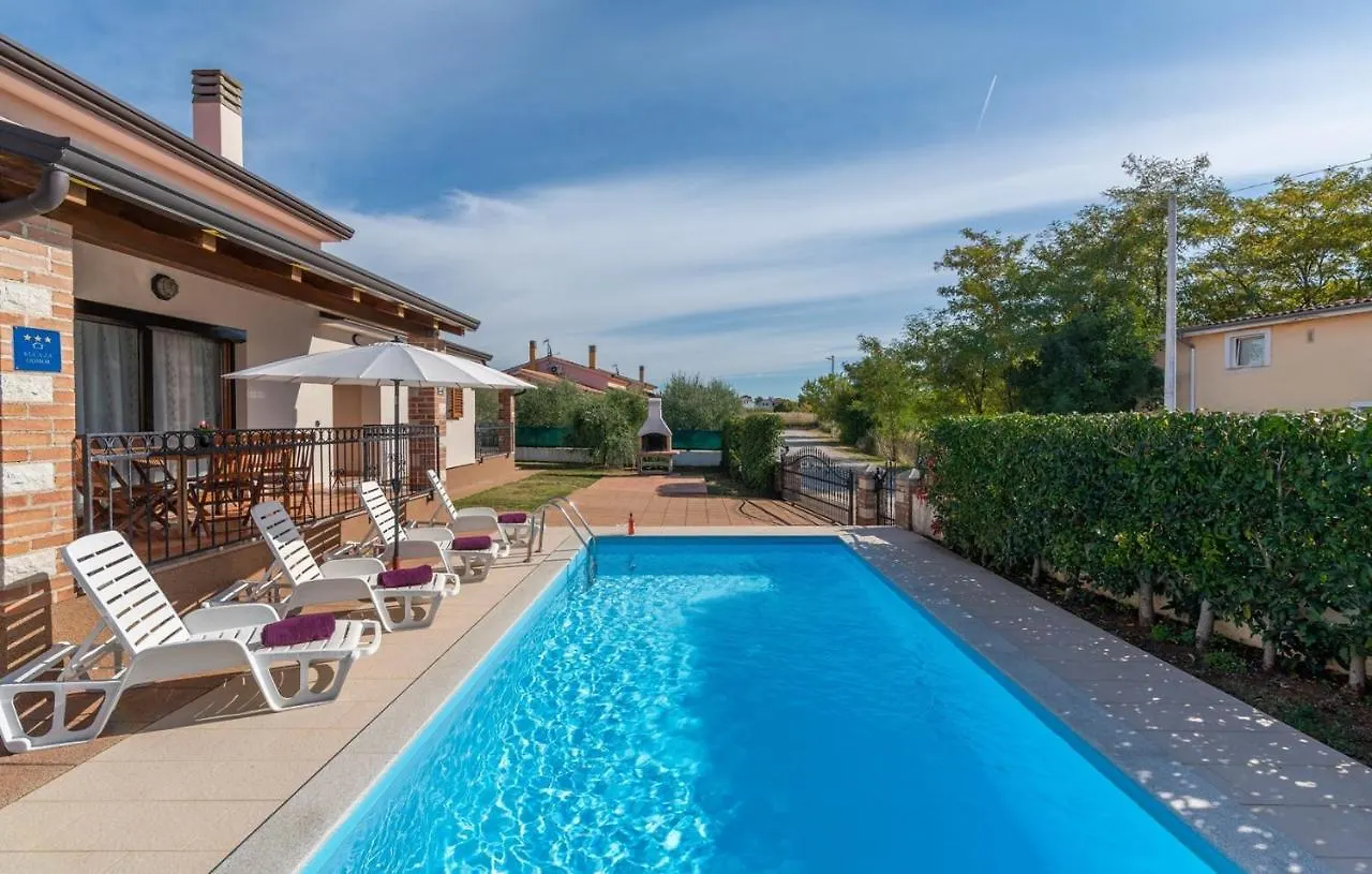 Villa Leonie With Private Pool Nova Vas  Croatie