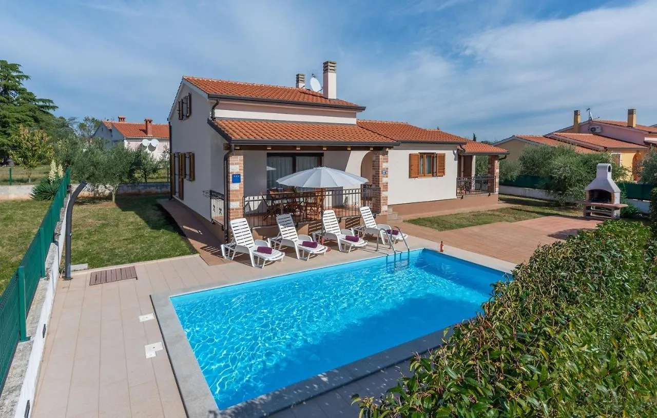 Villa Leonie With Private Pool Nova Vas